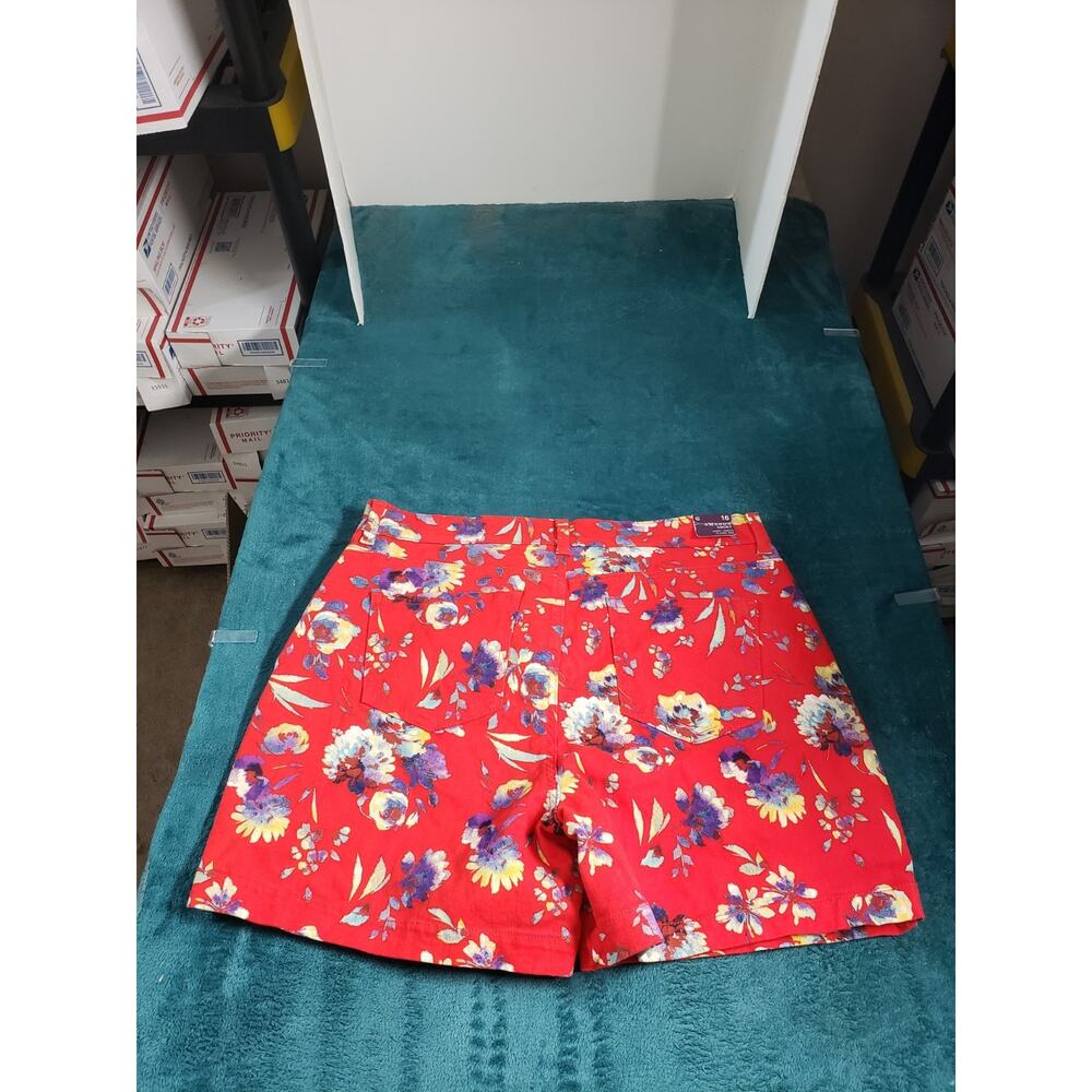 Gloria Vanderbilt Shorts Size 16 Womens Red Amanda Floral Ladies Casual NWT - Picture 11 of 13